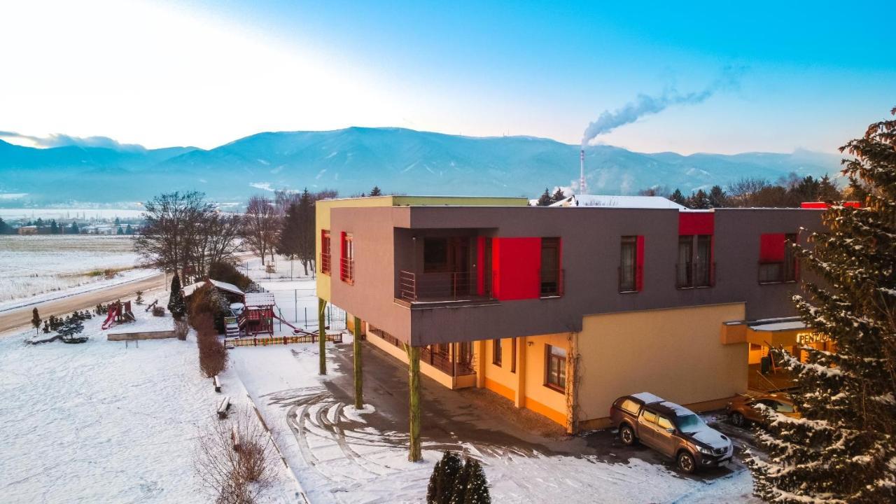 Penzion Ladoven Skvela Kuchyna A Rodinna Atmosfera Martin Exterior photo